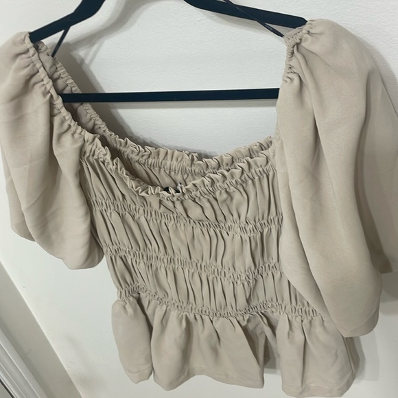 Cream blouse size US Large never worn - Picture 2 of 2